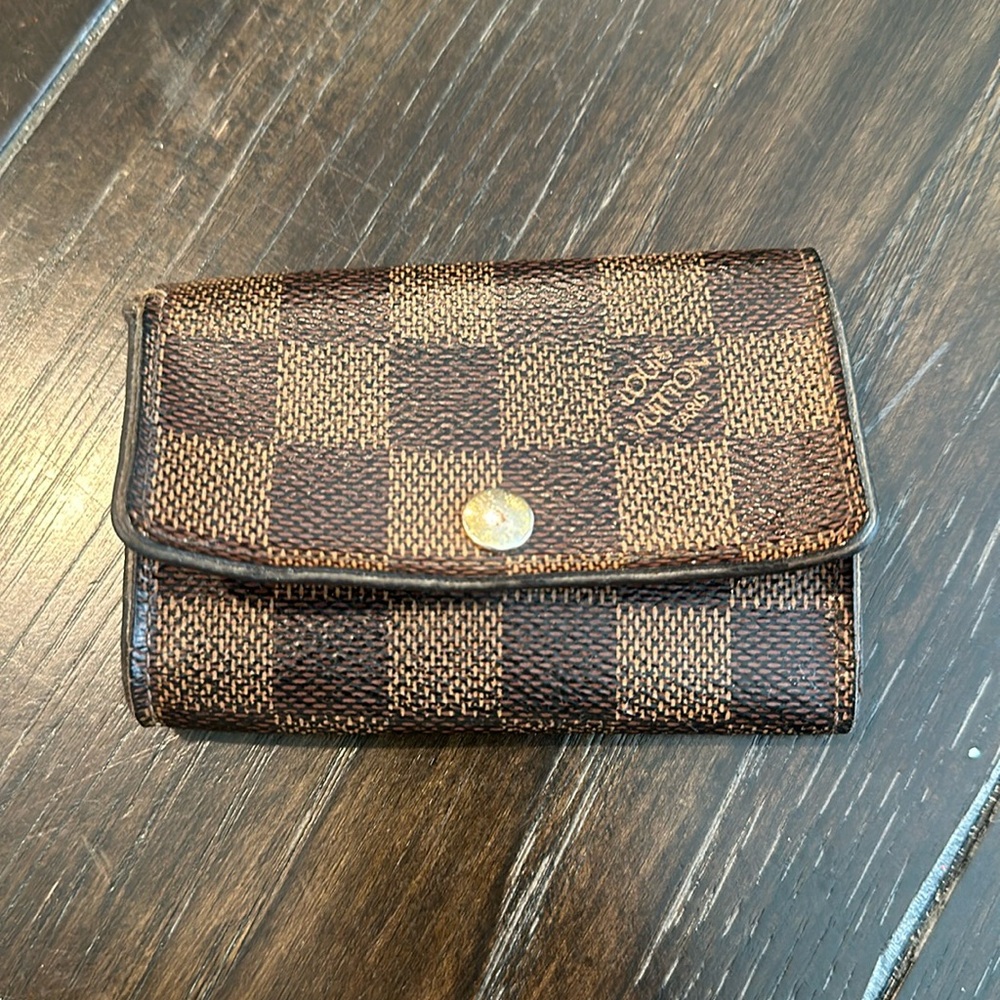 TODAY ONLY‼️ PRICE DROP AUTHENTIC “LOUIS VUITTON” 6 Key in Damier Ebene